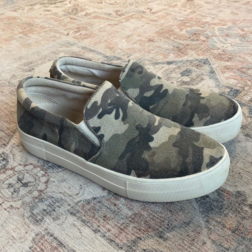 Steve Madden Gills Fashion Sneaker